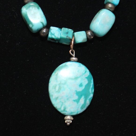 Beautiful Magnesite Gemstone Necklace 22" - Picture 3 of 12